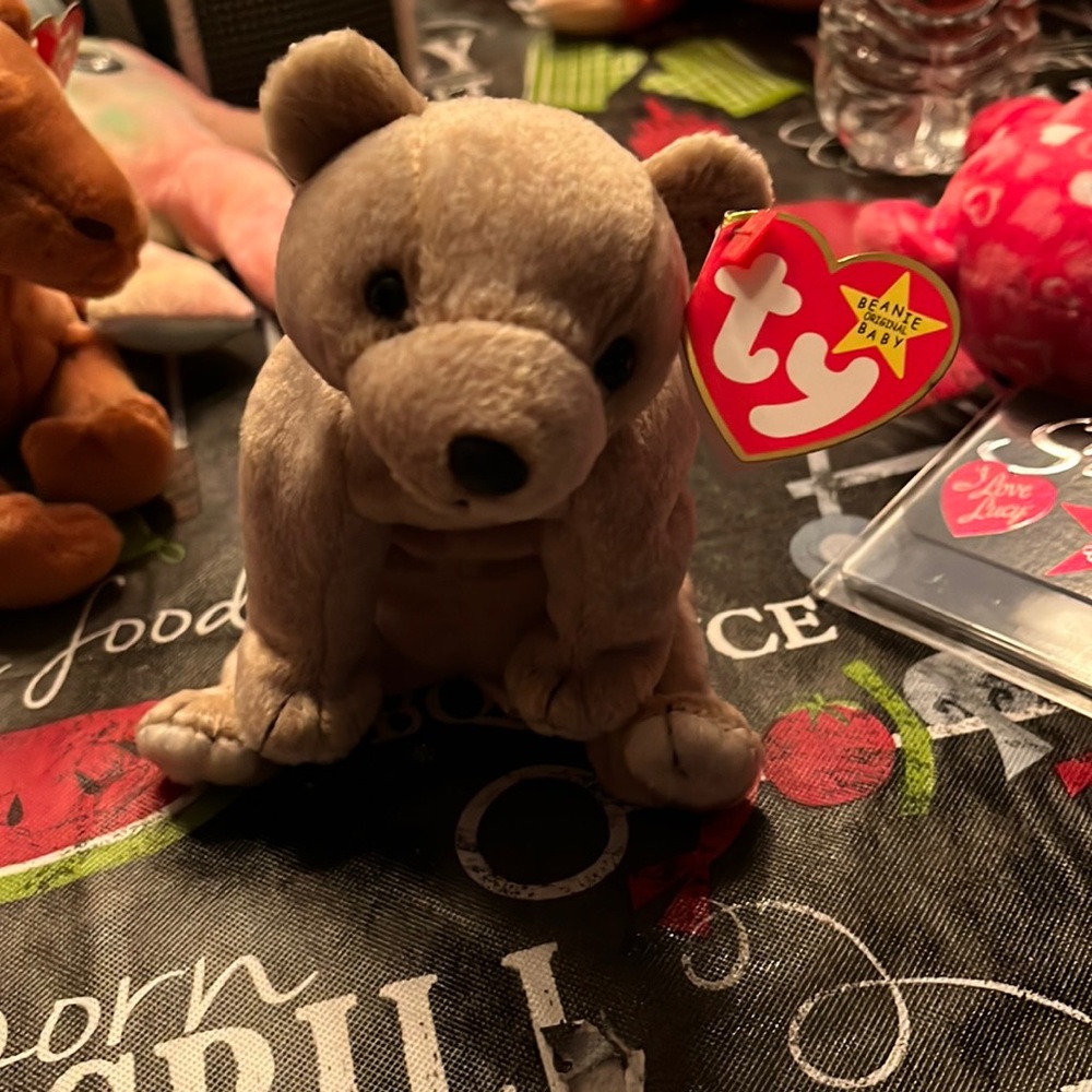 Rare Almond Beanie Baby with error on tag!